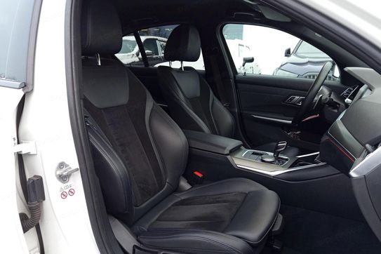 BMW Seria 3 330e xDrive M Sport sport-aut