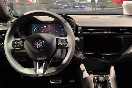 Alfa Romeo Junior 1.2 Ibrida