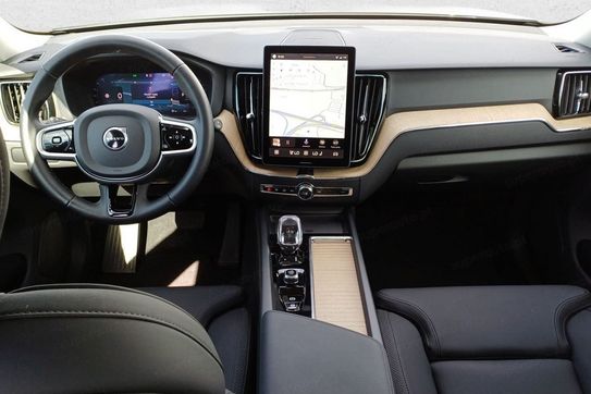 Volvo XC60 B5 B AWD Plus Dark aut