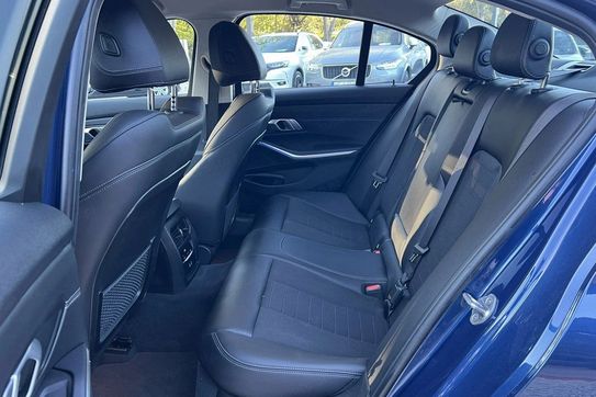 BMW Seria 3 320i Sport Line