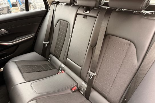 BMW Seria 3 Touring 320d xDrive Advantage