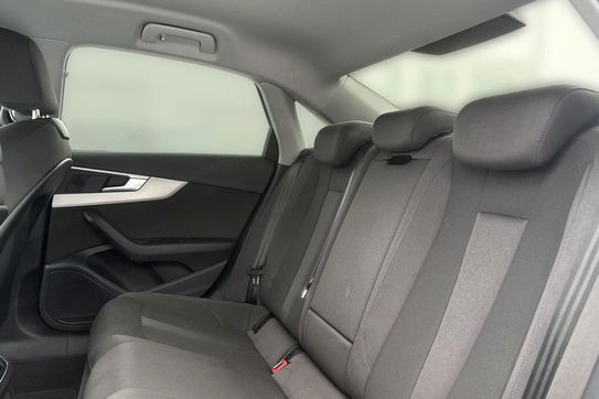 Audi A4 35 TFSI mHEV S tronic