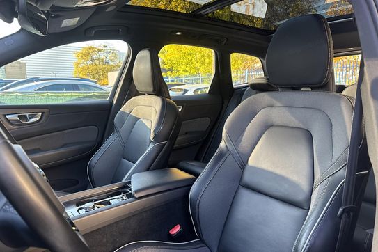 Volvo XC60 B4 B R-Design
