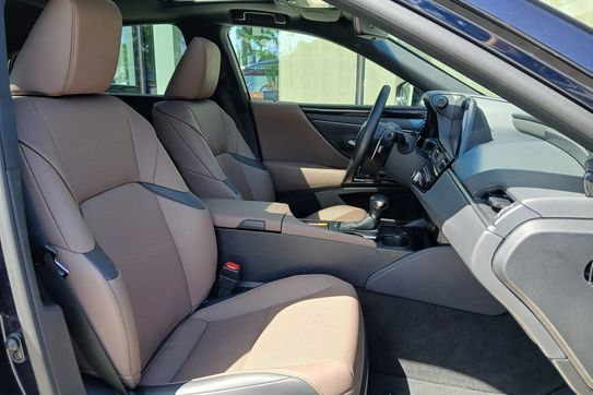 Lexus ES 300h Business Edition