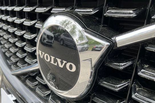Volvo XC60 B5 B AWD Ultra Dark