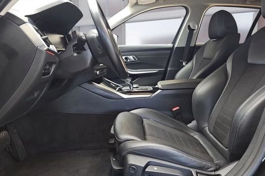 BMW Seria 3 Touring 320d xDrive Sport Line