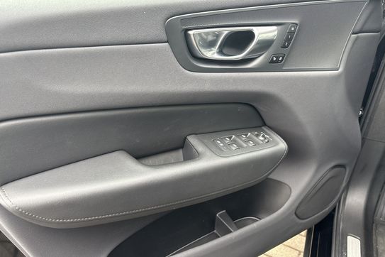 Volvo XC60 B4 B Plus Dark