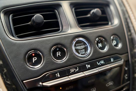 Aston Martin DB11 V8