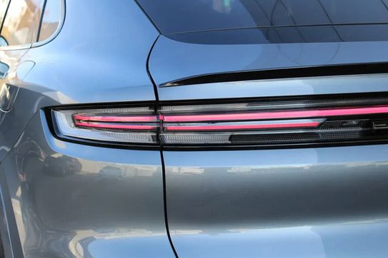 Porsche Cayenne Coupe E-Hybrid Black Edition