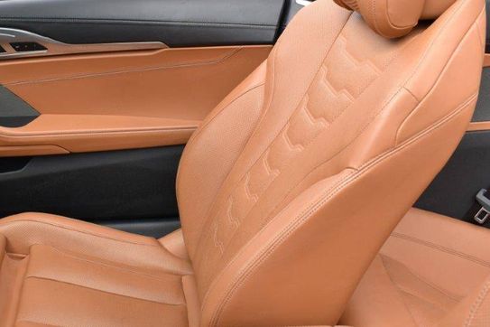 BMW Seria 8 840i xDrive Karbiolet