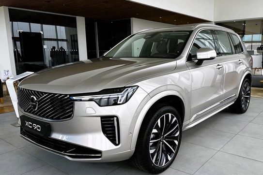 Volvo XC90 B5 AWD Ultra Bright 7os