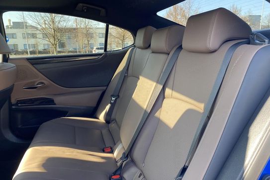 Lexus ES 300h F Sport Design