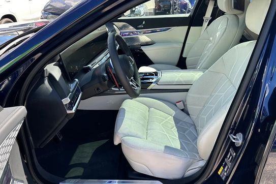 BMW Seria 7 M760e PHEV xDrive sport-aut