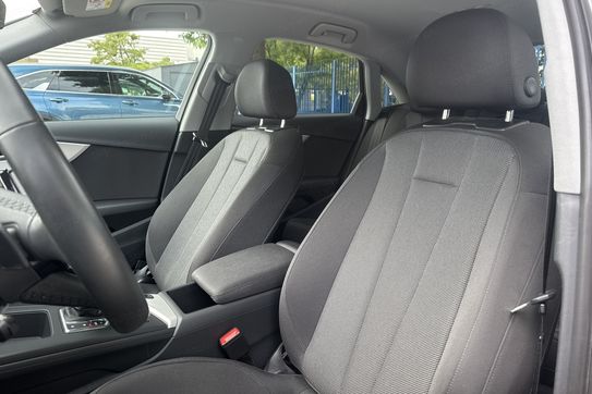Audi A4 35 TFSI S Line
