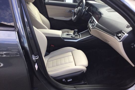 BMW Seria 3 330e xDrive M Sport