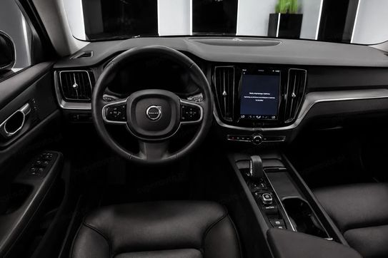 Volvo XC60 B5 B AWD Momentum Pro aut