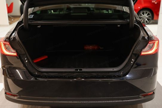 Toyota Camry 2.5 Hybrid Dynamic Force Prestige e-CVT