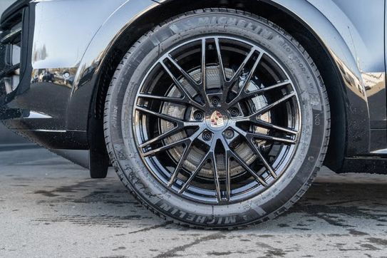 Porsche Cayenne E-Hybrid Black Edition