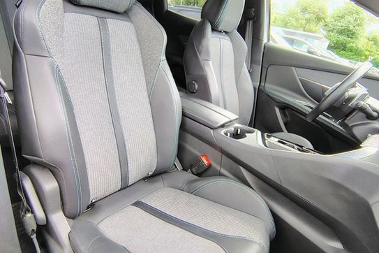 Peugeot 3008 1.2 Puretech Active Pack S&S EAT8