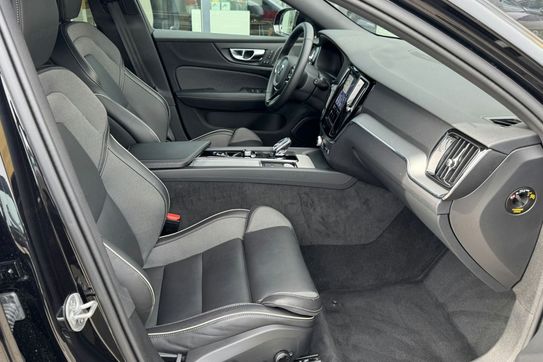 Volvo V60 B4 B Plus Dark