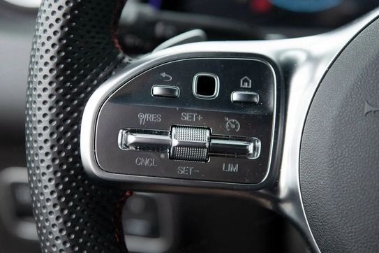 Mercedes GLB 200 4-Matic AMG Line 8G-DCT