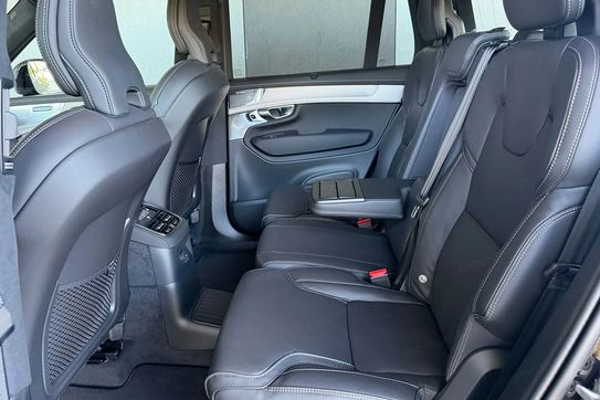 Volvo XC90 T8 AWD Plug-In Hybrid Ultra Black Edition 7os