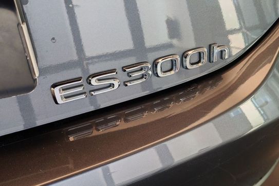 Lexus ES 300h Business Edition 2.5 E-CVT