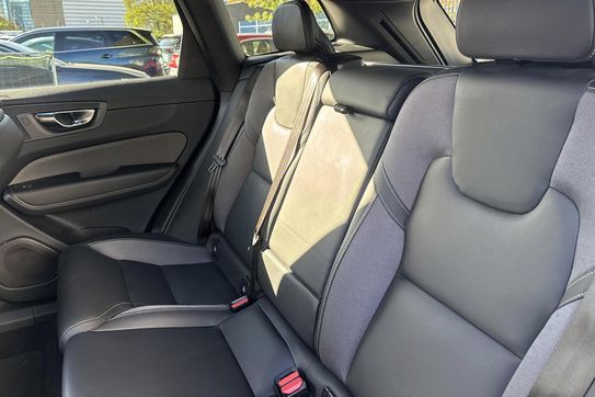 Volvo XC60 B5 B AWD Plus Dark