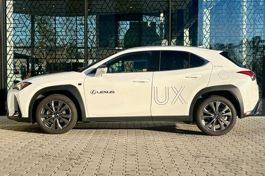 Lexus UX 300h F Sport Design