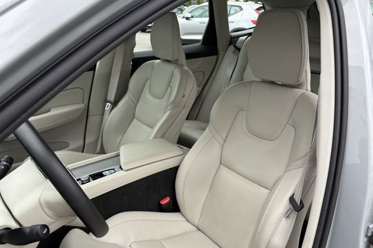 Volvo XC60 B4 D AWD Plus Dark aut