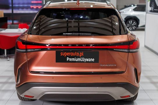 Lexus RX 450h+ Omotenashi