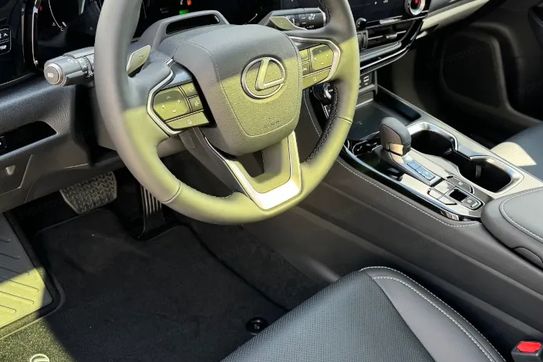 Lexus NX 450h+ Omotenashi AWD