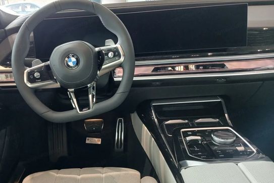BMW Seria 7 740d xDrive M Sport