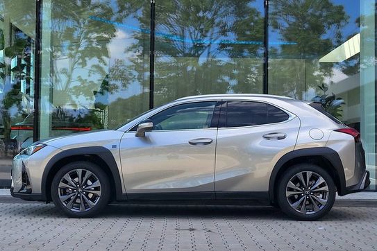 Lexus UX 300h F Sport Design