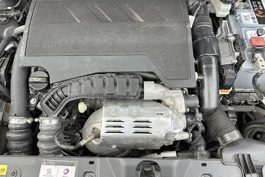 Peugeot 2008 GT 1.2 PureTech EAT8