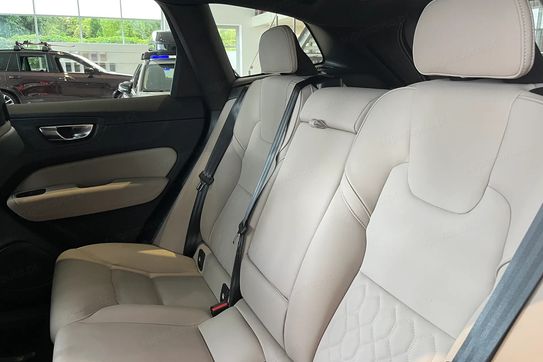 Volvo XC60 B5 B AWD Plus Bright