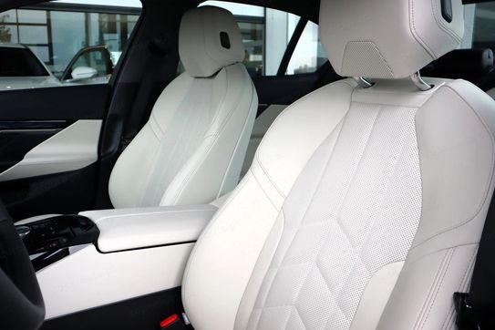 BMW i5 eDrive40