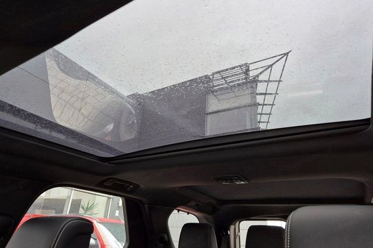 Land Rover Discovery P300