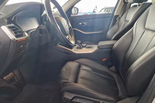 BMW Seria 3 320d xDrive Luxury Line aut