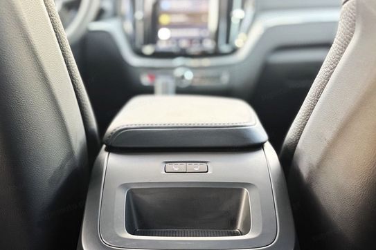 Volvo XC60 T8 Plug-in Hybrid AWD Ultra Dark