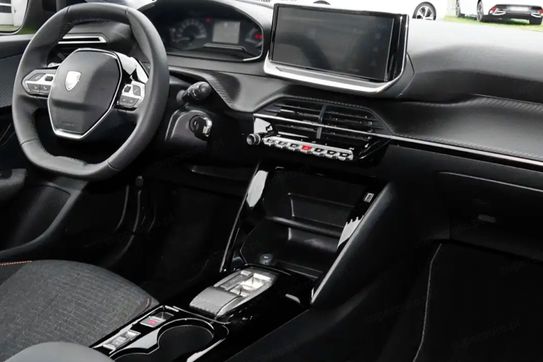 Peugeot 208 Style e-DCS6 1.2 mHEV