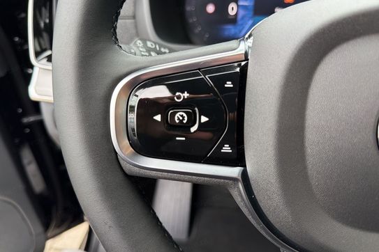 Volvo XC90 T8 AWD Plug-In Hybrid Ultra Black Edition 7os