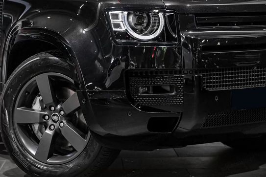 Land Rover Defender 110 P300e X-Dynamic HSE