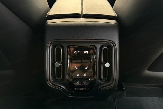 Aston Martin DBX V8
