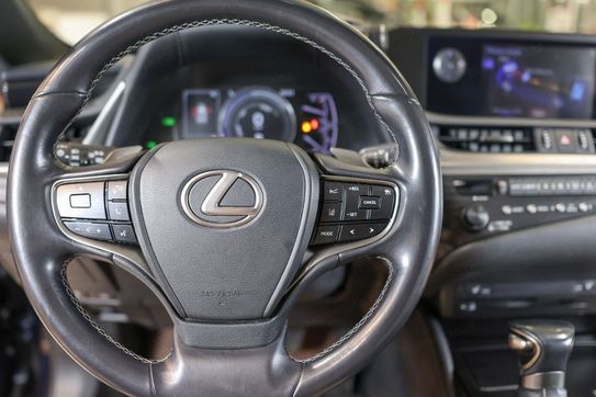 Lexus ES 300h Business Edition