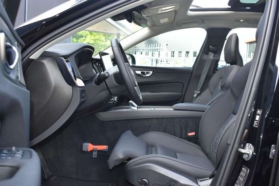 Volvo XC60 B5 AWD Ultra Dark