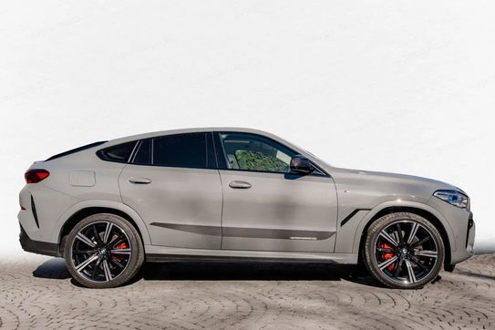 BMW X6 M50i