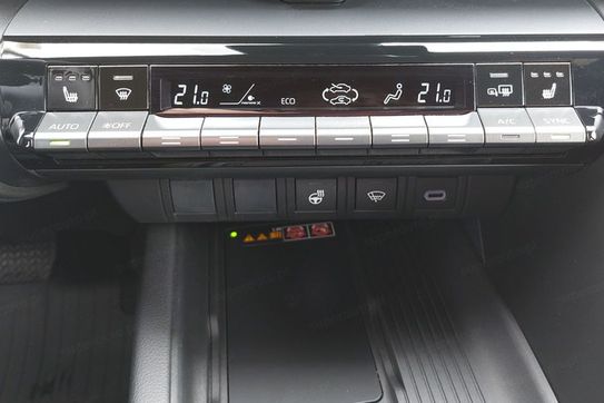 Toyota C-HR Executive 2.0 Plug-in Hybrid Dynamic Force