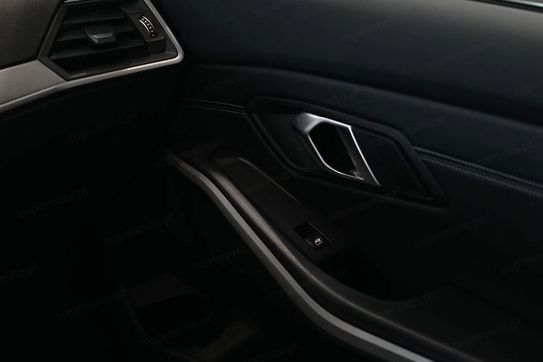 BMW Seria 3 318i Advantage