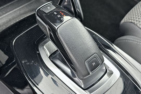 Peugeot 2008 GT 1.2 PureTech EAT8